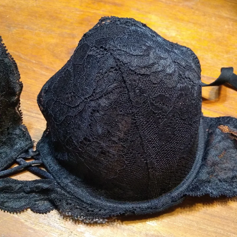 La Senza 2-Piece Black Lace Bra (34D) & Garter Belt, Medium - Picture 6 of 14